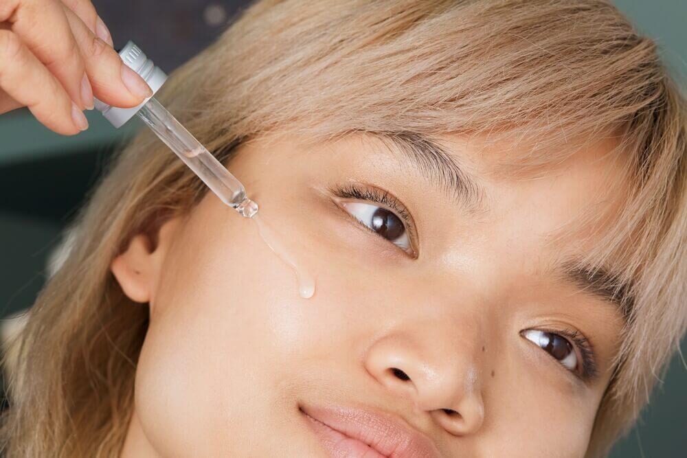 Chăm sóc da đúng cách là bước quan trọng trong hành trình glow up, cho làn da khỏe mạnh, tươi sáng.