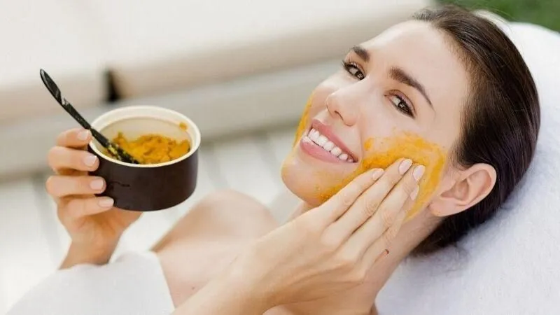 mặt nạ nghệ trị thâm mụn tự nhiên