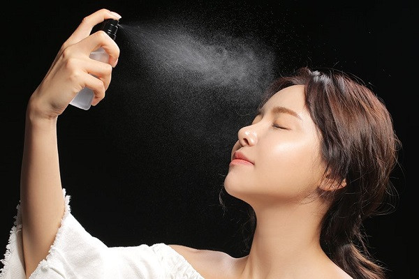 Cách sử dụng xịt khoáng đúng cách giúp dưỡng ẩm hiệu quả