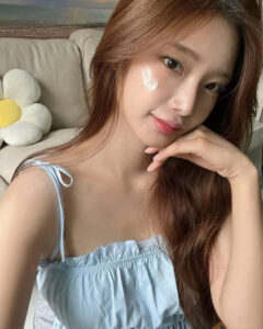 Da cổ cũng cần được bảo vệ khỏi tác hại của ánh nắng mặt trời.