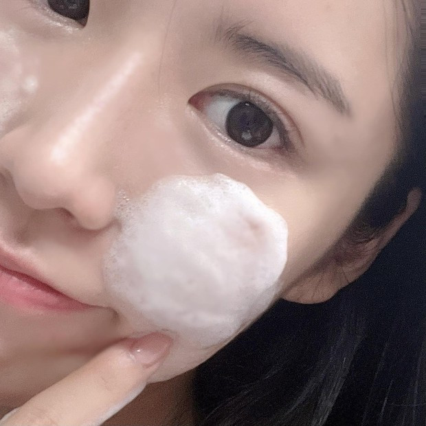 Sữa rửa mặt quá mạnh có thể ảnh hưởng đến lớp màng bảo vệ da