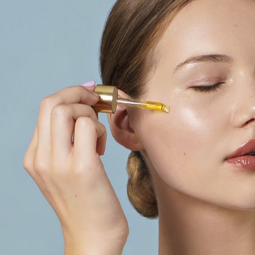 Thực hiện patch test trước khi dùng sản phẩm mới
