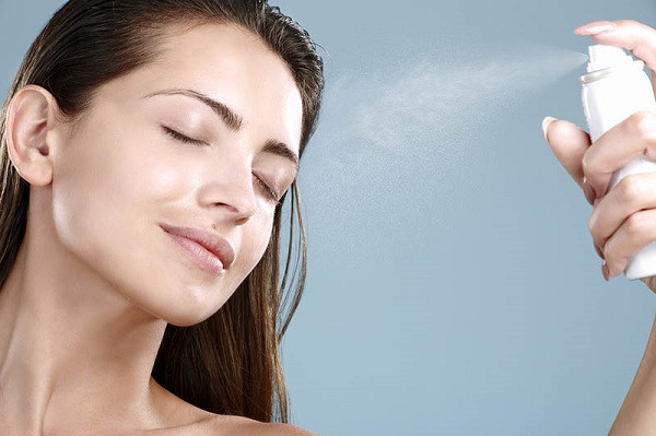 Xịt khoáng chứa nhiều dưỡng chất sẽ tốt cho làn da khô