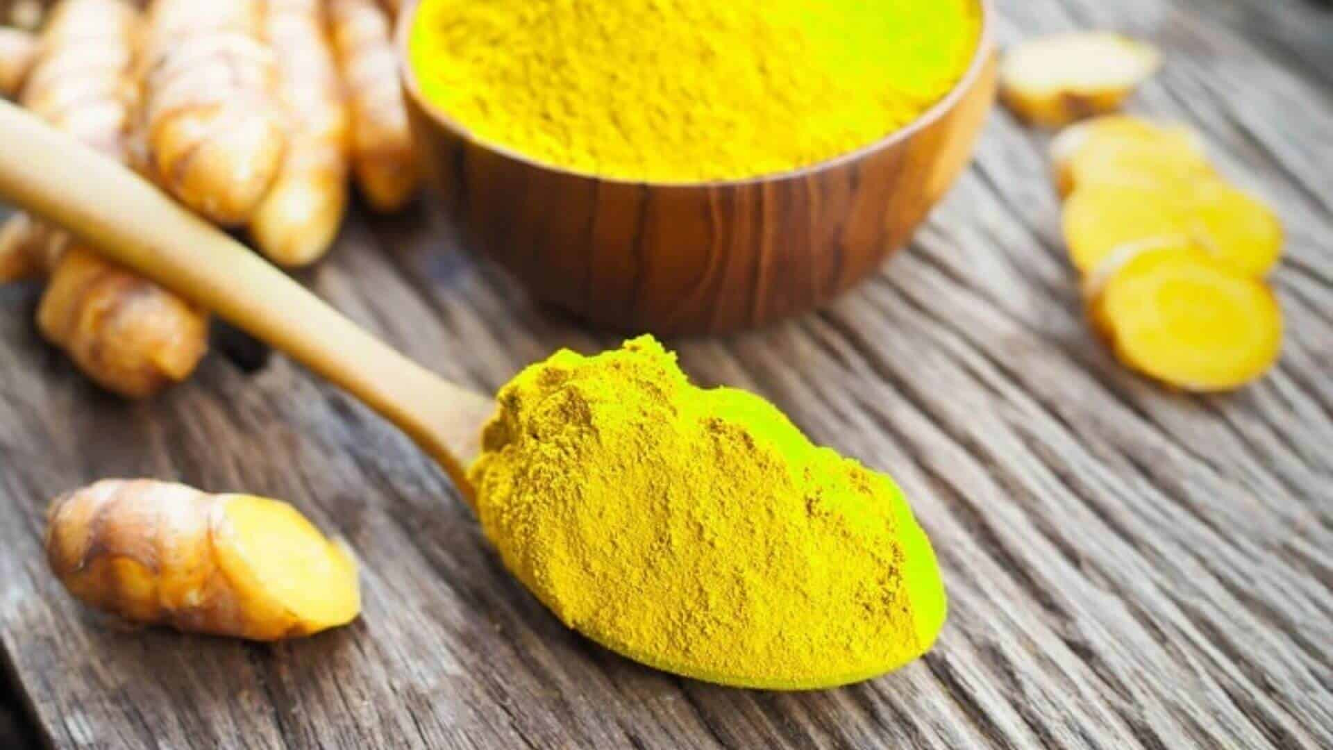 Bột nghệ có tác dụng chống viêm và làm sáng da