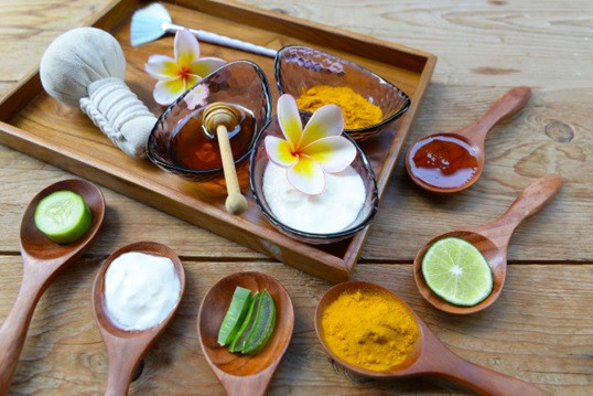 Cách trị mụn hiệu quả sau 1 đêm bằng mặt nạ nghệ và mật ong