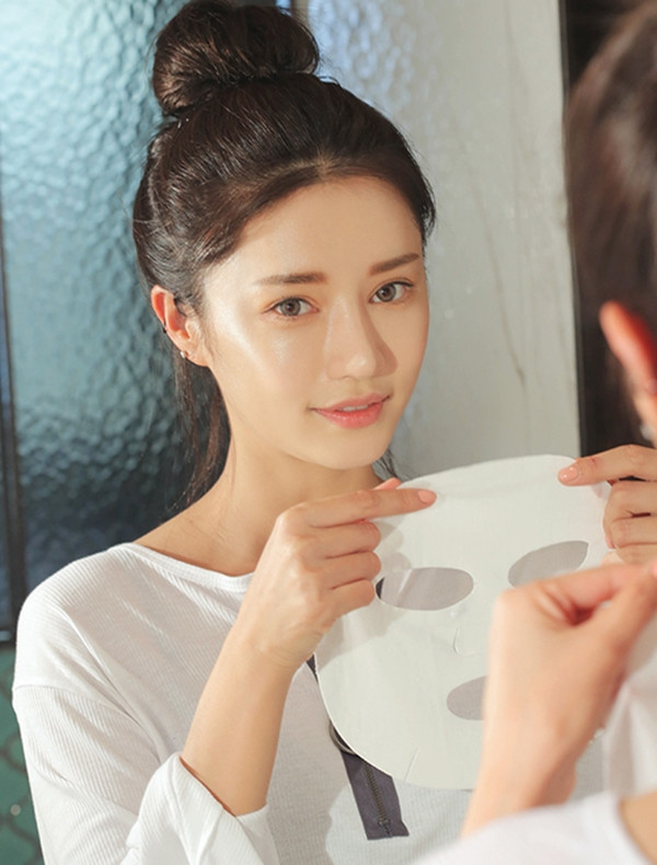 Đắp mặt nạ dưỡng da
