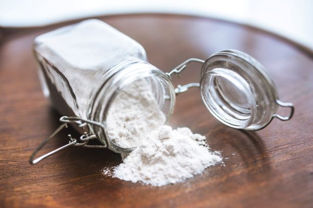 Điều trị mụn cám bằng baking soda