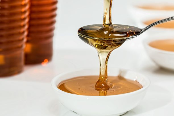 Điều trị mụn cám bằng chanh và mật ong