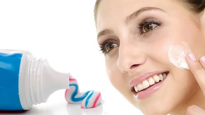 Không nên sử dụng kem đánh răng để trị mụn