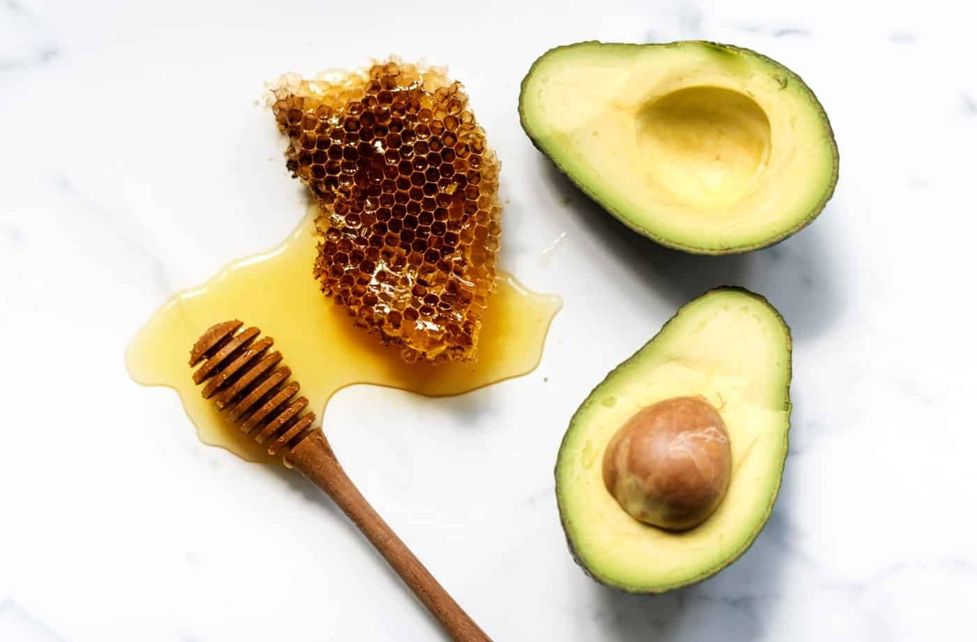 Mặt nạ detox da từ bơ và mật ong