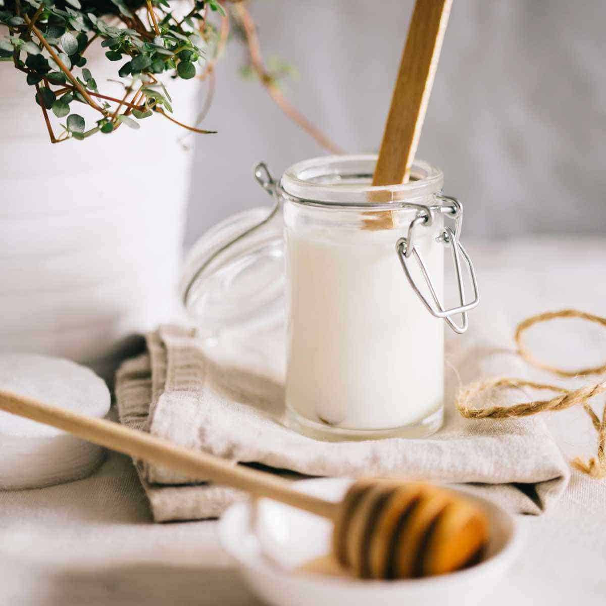 Mặt nạ từ sữa kefir và mật ong