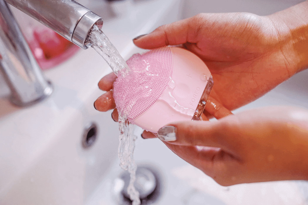 Những tác dụng phụ khi dùng máy rửa mặt sai cách