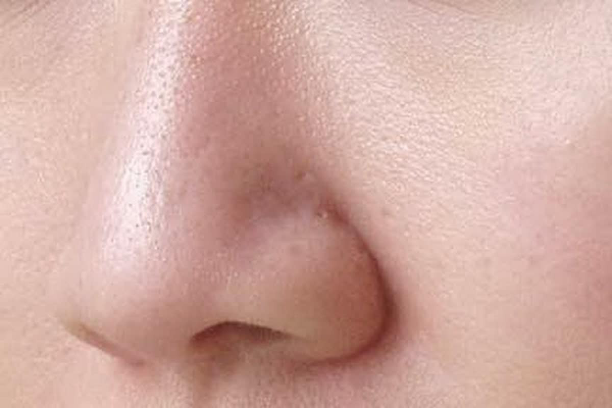 Nước hoa hồng se khít lỗ chân lông
