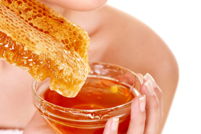 Sử dụng mật ong để điều trị mụn