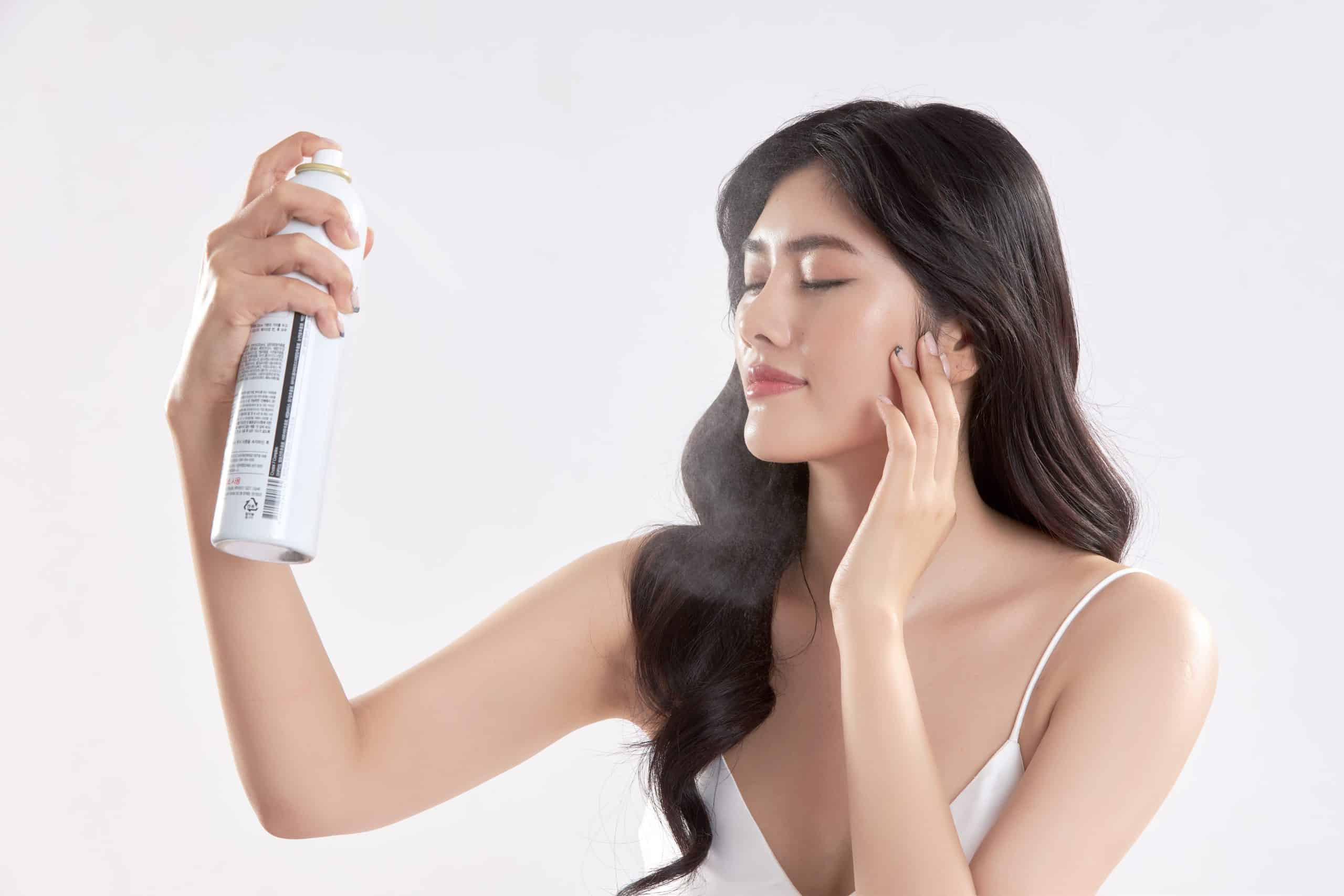 Xịt khoáng giữ lớp trang điểm