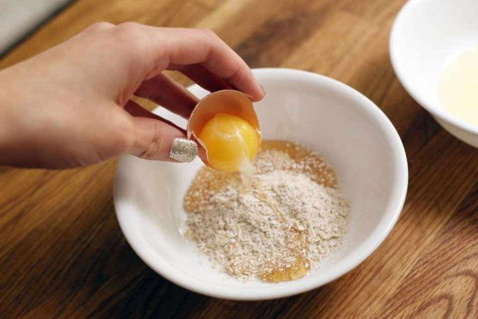 10 công thức đắp mặt bằng bột gạo lứt trắng bật tông tại nhà