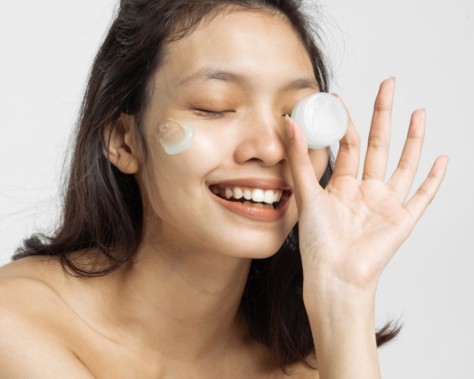 10 Nguyên Nhân Khiến Kem Chống Nắng Bị Vón Cục