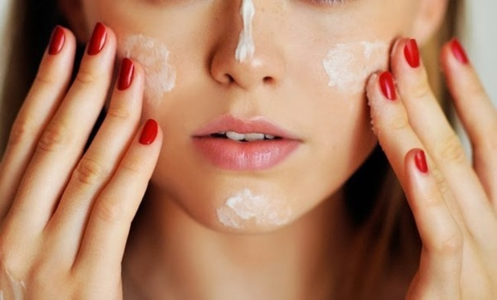 10 Nguyên Nhân Khiến Kem Chống Nắng Bị Vón Cục