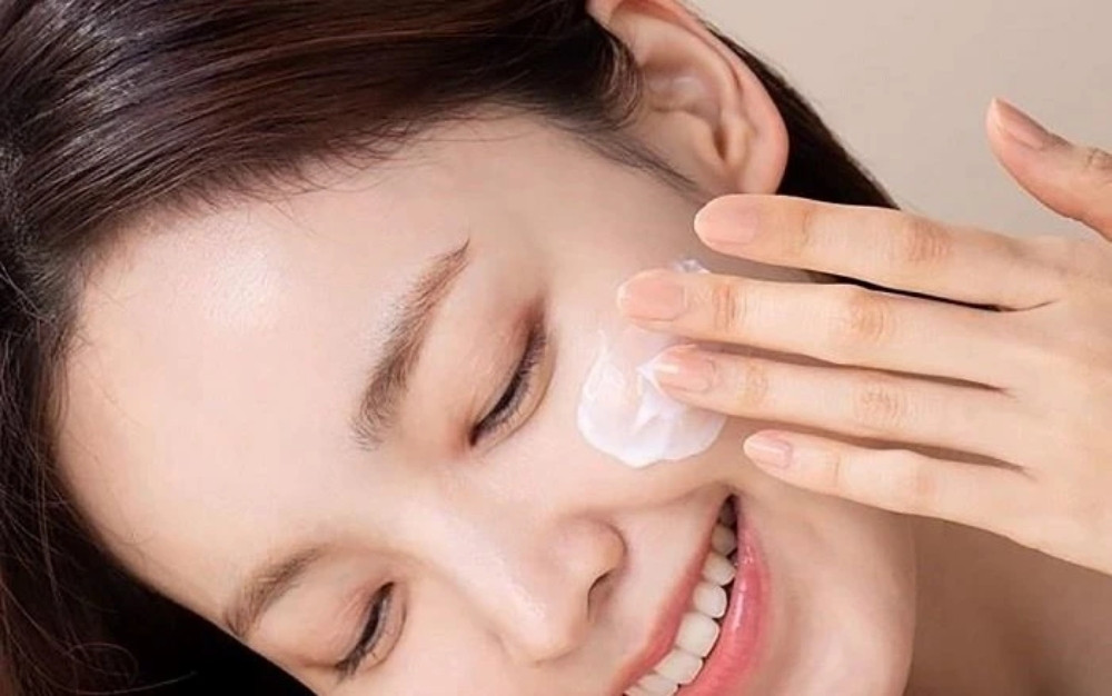 10 Nguyên Nhân Khiến Kem Chống Nắng Bị Vón Cục