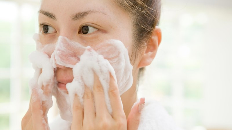 12 Loại Sữa Rửa Mặt Dành Cho Da Nhạy Cảm An Toàn và Lành Tính