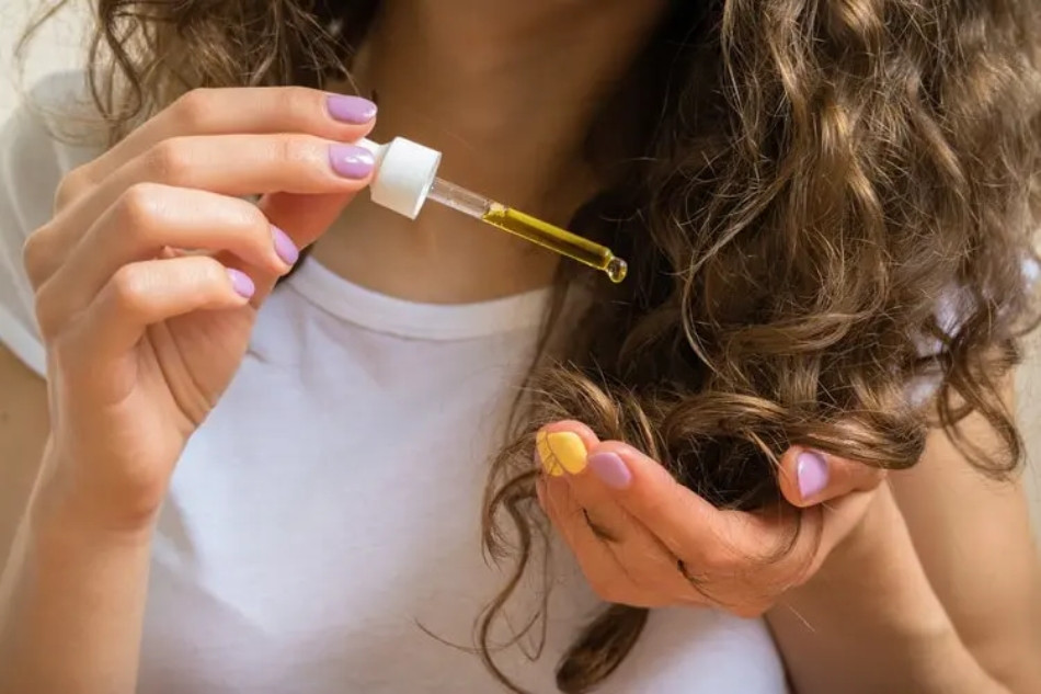 15+ Cách Chăm Sóc Tóc Xoăn Sóng Lới Để Duy Trì Độ Bóng Đẹp Tự Nhiên