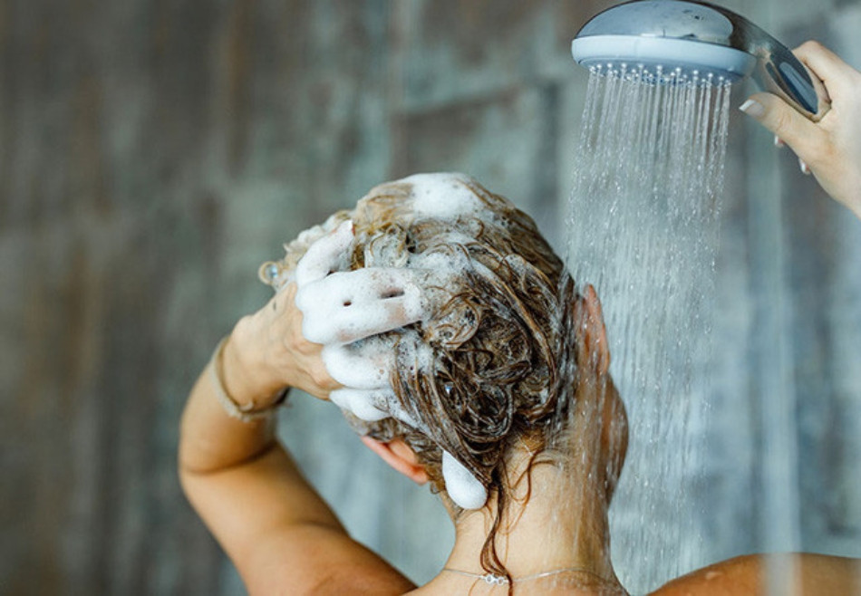 16 Cách Chăm Sóc Tóc Mùa Đông Để Không Bị Khô, Yếu Và Rụng