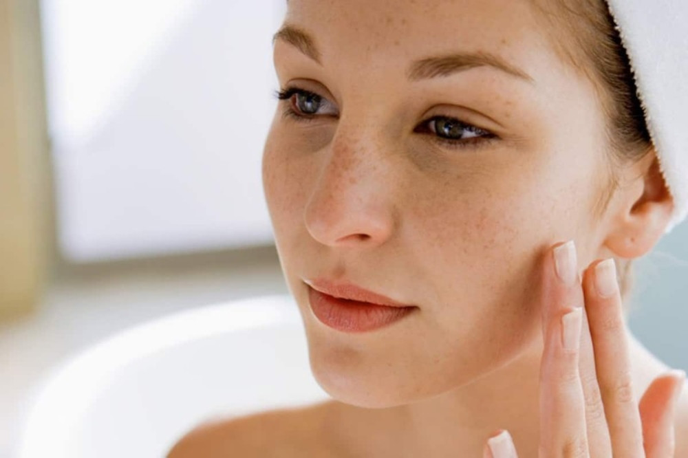 17+ Cách Làm Trắng Da Mặt Bị Sạm Đen Từ Thiên Nhiên Đơn Giản