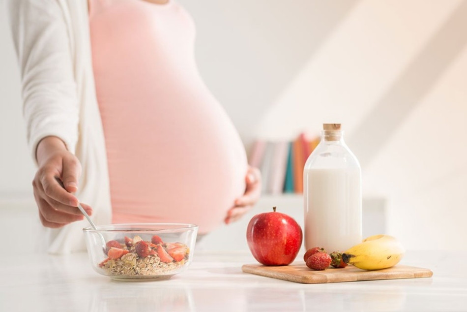 Bà bầu có dùng kem dưỡng da được không? 5 Lưu ý CẦN BIẾT