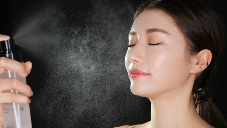Có Nên Xịt Khoáng Cho Da? Tìm Hiểu Công Dụng Và Lợi Ích