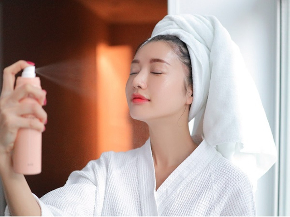 Có Nên Xịt Khoáng Cho Da? Tìm Hiểu Công Dụng Và Lợi Ích