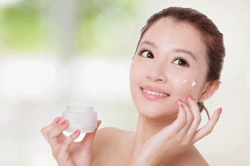 Da khô tróc vảy: Nguyên nhân và 10 cách khắc phục hiệu quả