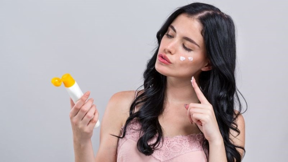 Dùng kem chống nắng: Tại sao cần thiết và những lợi ích không thể bỏ qua