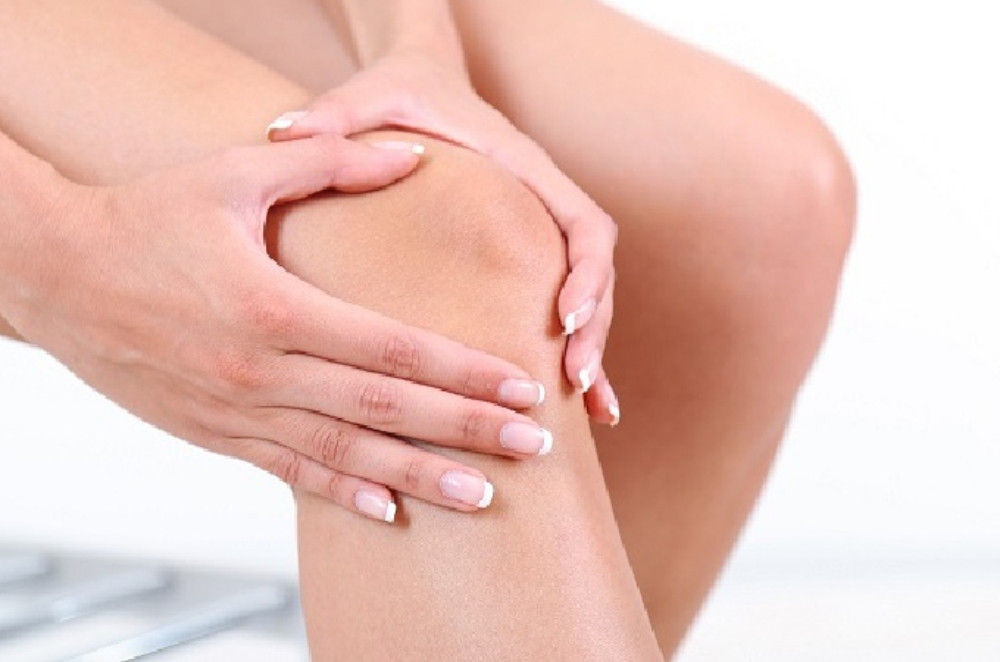 Hướng dẫn 12 cách làm trắng đầu gối, khuỷu tay nhanh chóng, dễ thực hiện