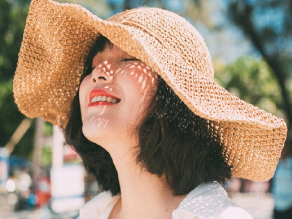 Hướng dẫn 15 cách dưỡng tóc xoăn tự nhiên đẹp và bồng bềnh