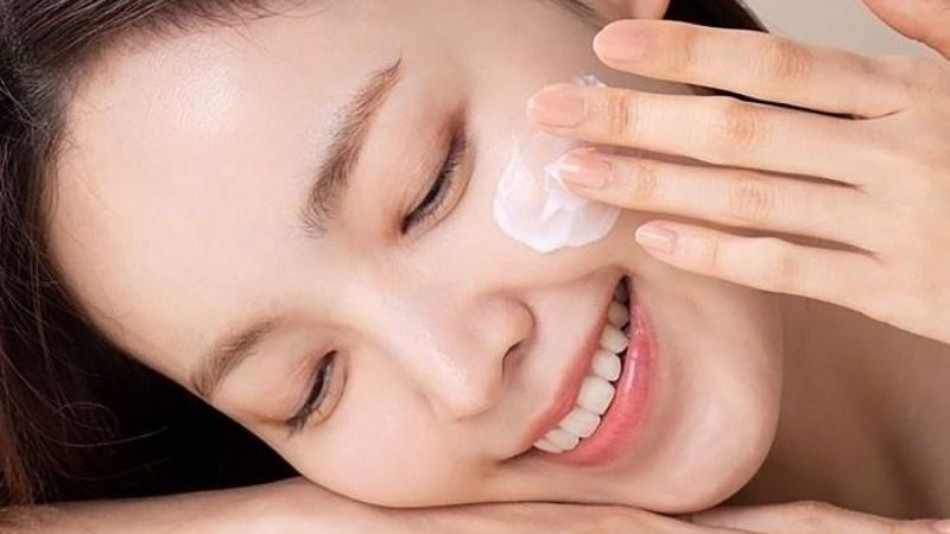 Nên Dưỡng Ẩm Trước Hay Chống Nắng Trước? Câu Hỏi Thường Gặp Về Skincare