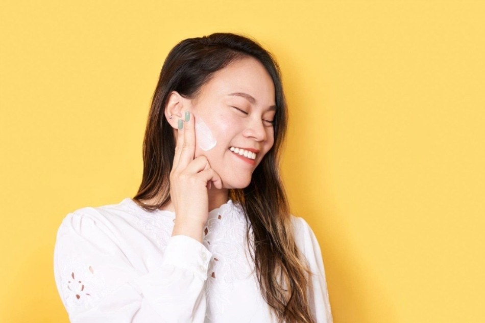 Nên Dưỡng Ẩm Trước Hay Chống Nắng Trước? Câu Hỏi Thường Gặp Về Skincare