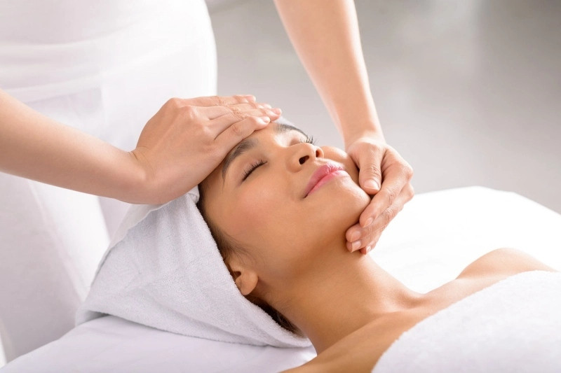 Quy trình chăm sóc da mặt cơ bản tại spa: 10 bước để có làn da khỏe đẹp