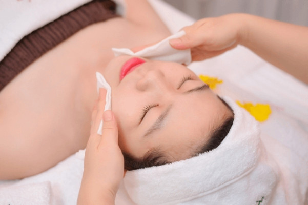 Quy trình chăm sóc da mặt cơ bản tại spa: 10 bước để có làn da khỏe đẹp