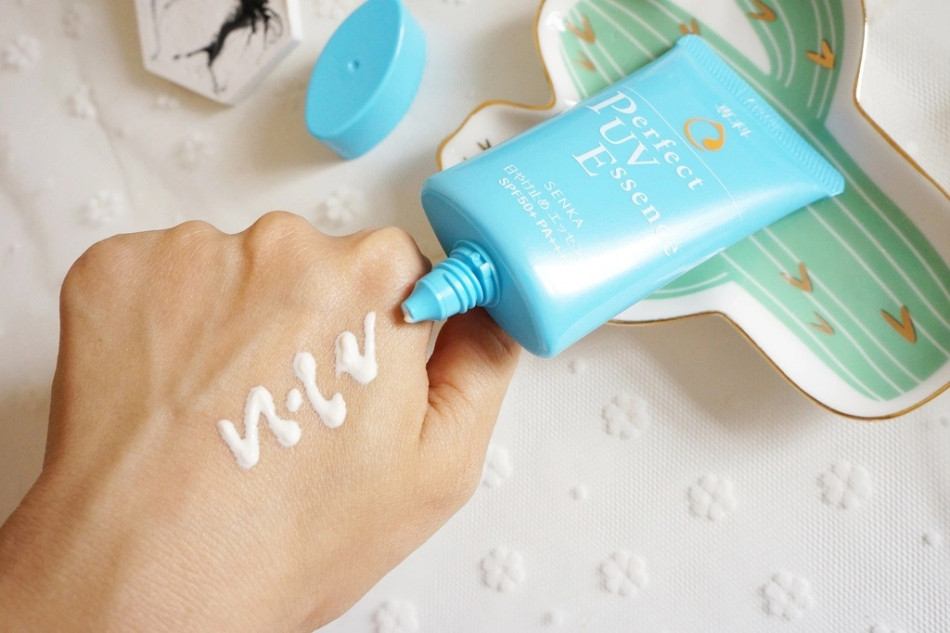 Review top 15 kem chống nắng kiềm dầu tốt và được yêu thích nhất
