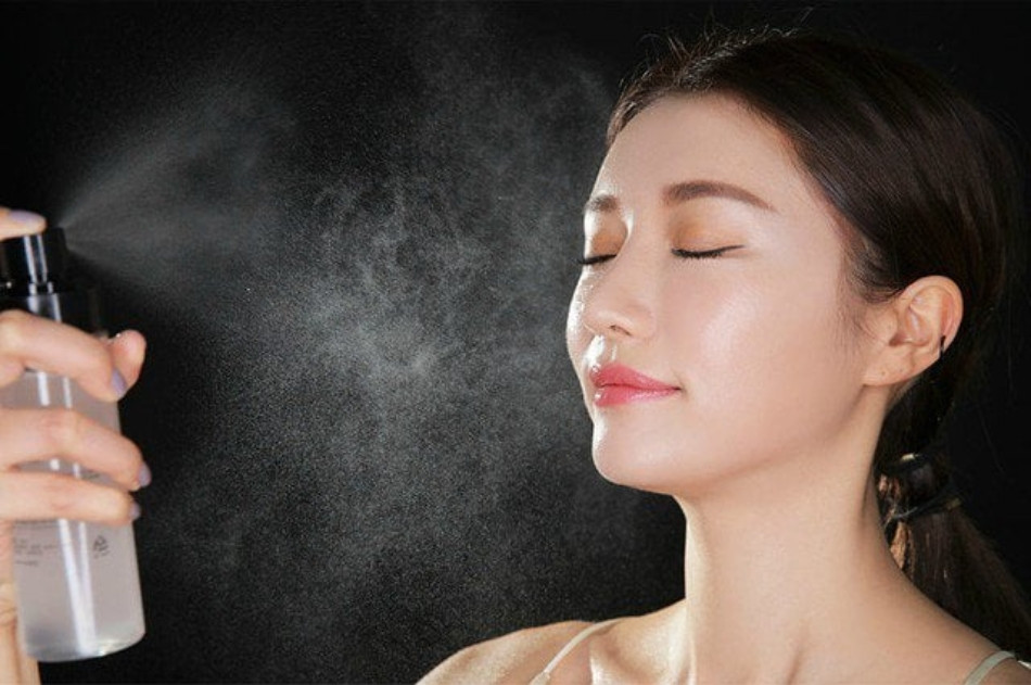Review top 16 xịt khoáng trang điểm và dưỡng da tốt nhất