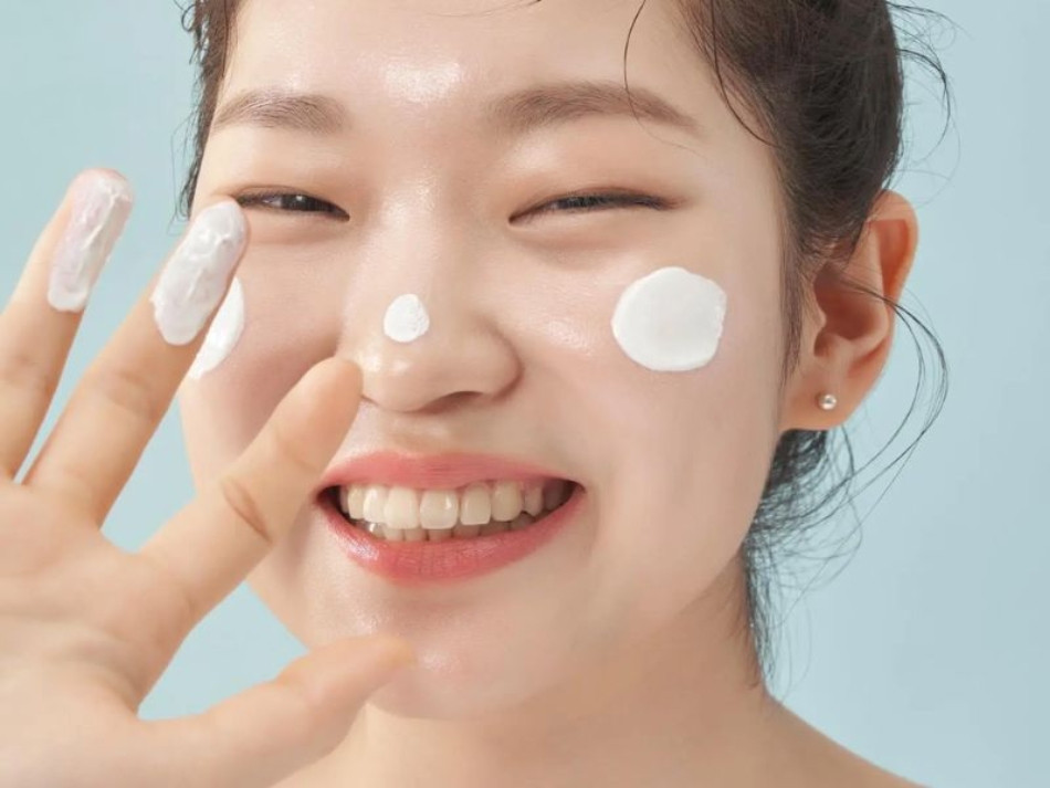 So sánh kem chống nắng vật lý và hóa học: Nên chọn loại nào cho da bạn?