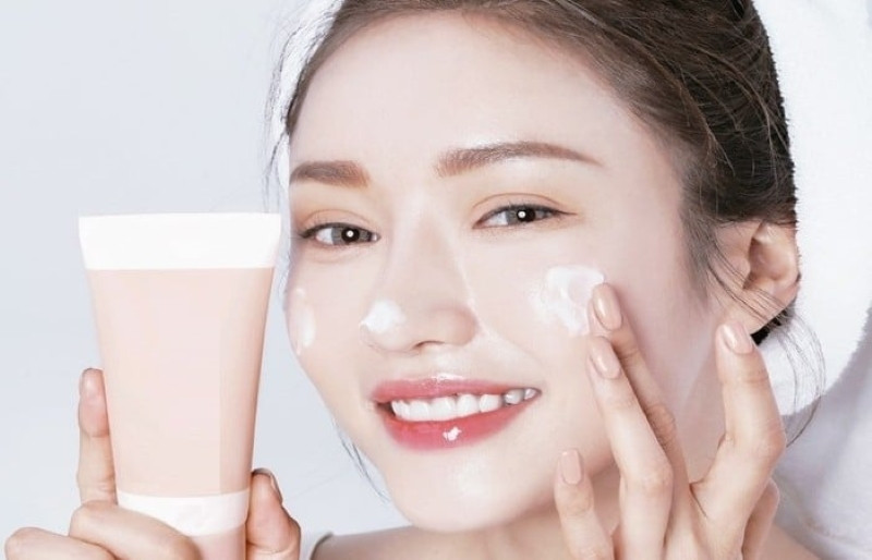 Sự Khác Biệt Giữa Kem Dưỡng Và Kem Dưỡng Ẩm: Tìm Hiểu Chi Tiết