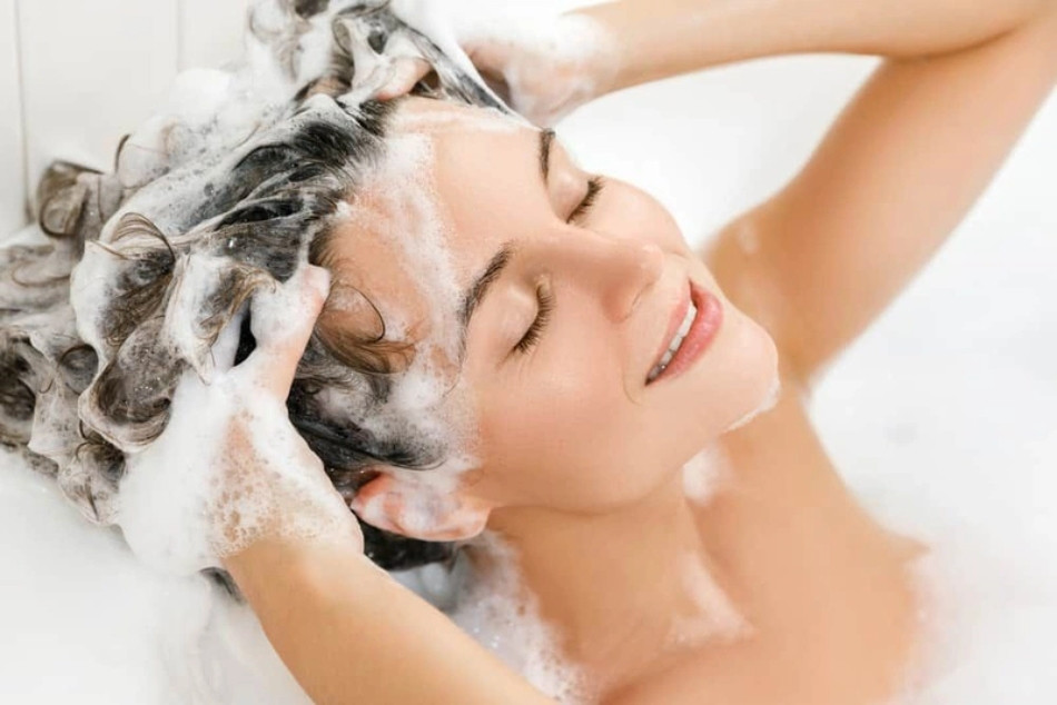 Sữa tắm có gội đầu được không? Những nguy cơ có thể gặp phải