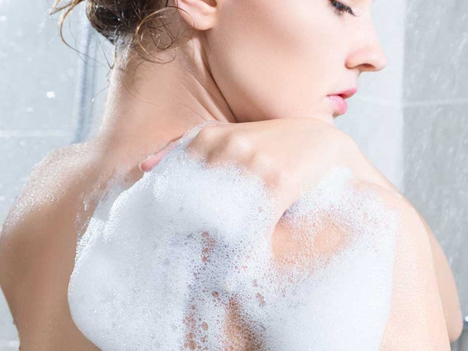 Sữa tắm có gội đầu được không? Những nguy cơ có thể gặp phải