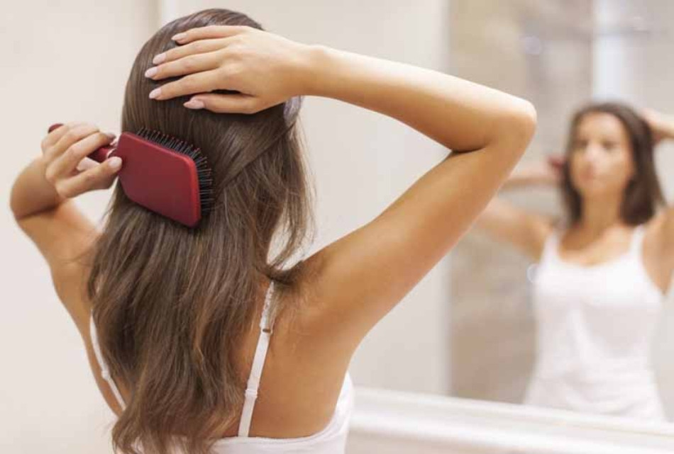 Tóc dầu có nên gội đầu hàng ngày? Tần suất gội đầu hợp lý