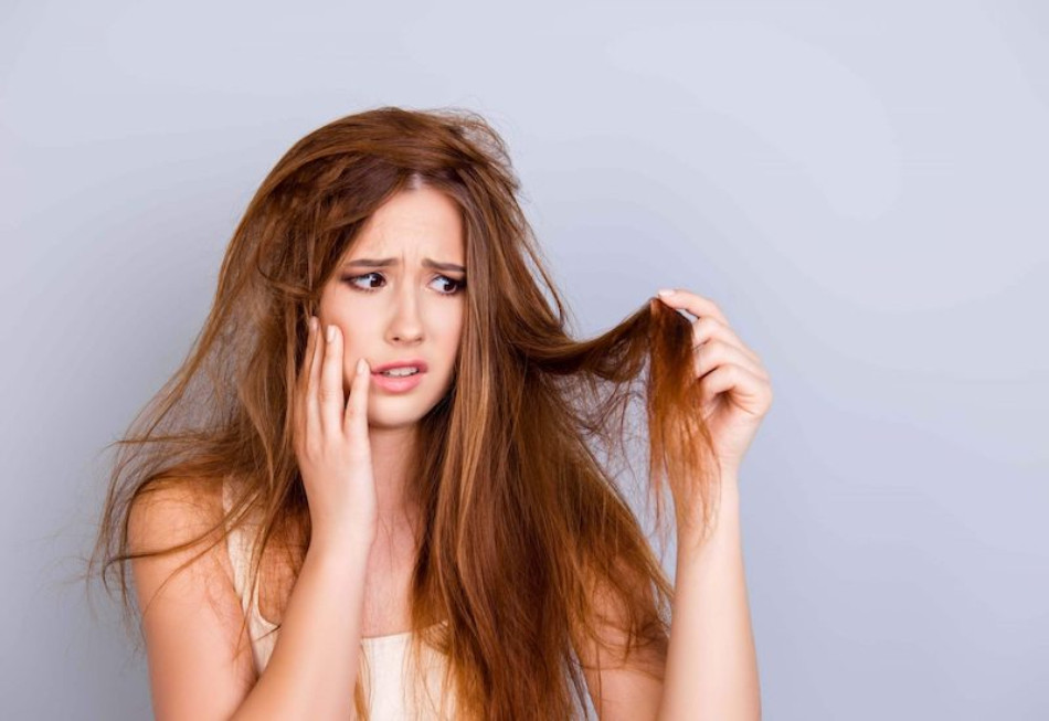 Tóc khô xơ có uốn được không? Giải pháp cho mái tóc hư tổn