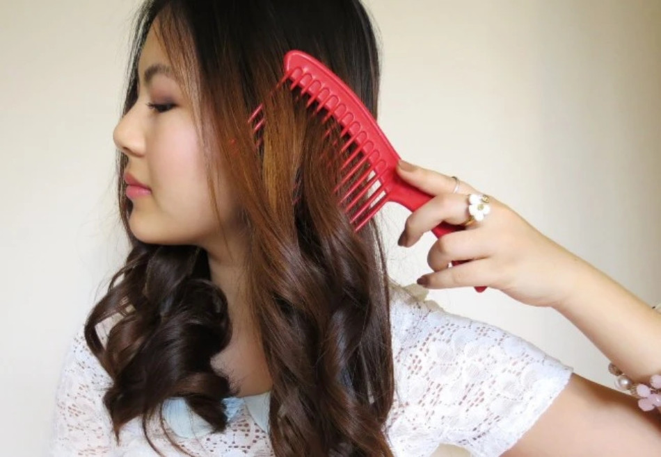 Uốn tóc có bị xơ không? Giải đáp và 12 cách dưỡng tóc uốn hạn chế hư tổn